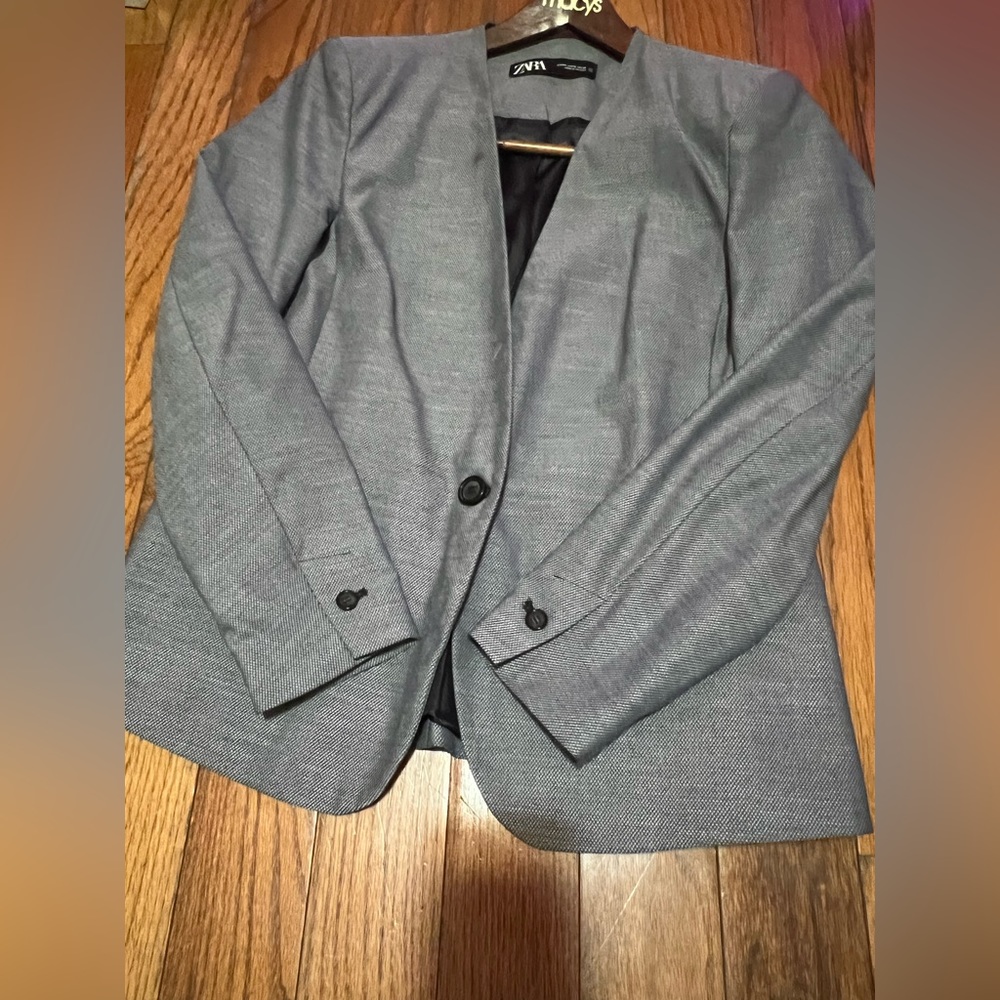 Zara suit - Picture 2 of 4